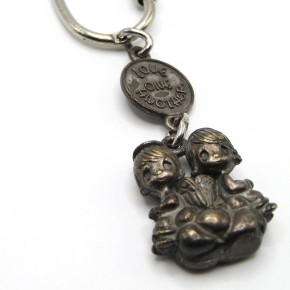 Vintage Enesco Precious Moments Key Chain Love one Another Romantic Angels 1981 - Picture 1 of 5